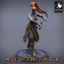 Load image into Gallery viewer, Amazon Heavy Soldier With Dagger - Attack - Mist of the Jungle -Rescale Miniatures - Wargaming D&amp;D DnD